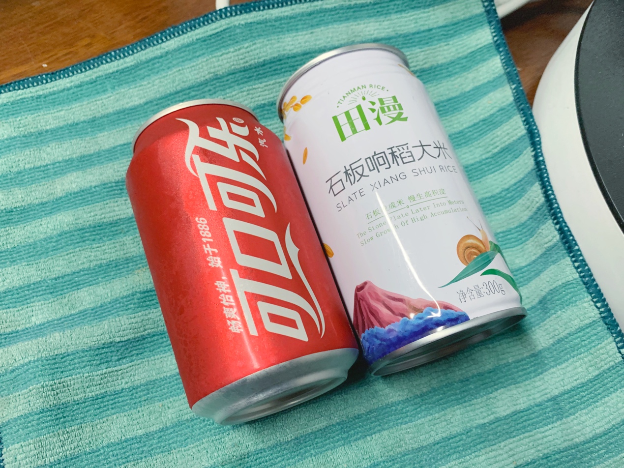 (针对95后00后小家庭特别开发的易拉罐装大米,和可乐一样大小)