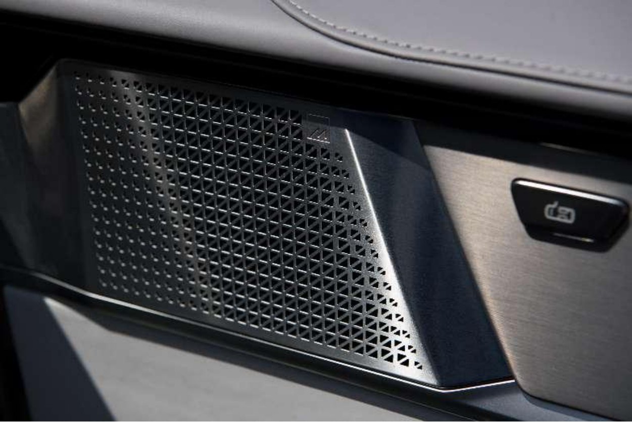 高合HiPhi Y正式上市 售价33.9万元-44.9万元 全系标配展翼门及全速域主动后轮转向